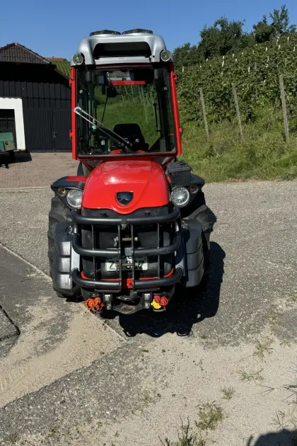Carraro SRX 8400 Weinbau guter Zustand