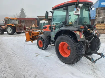 Kubota L5740 mit Springer Schneepflug