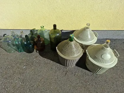 Flaschen und Glasballon