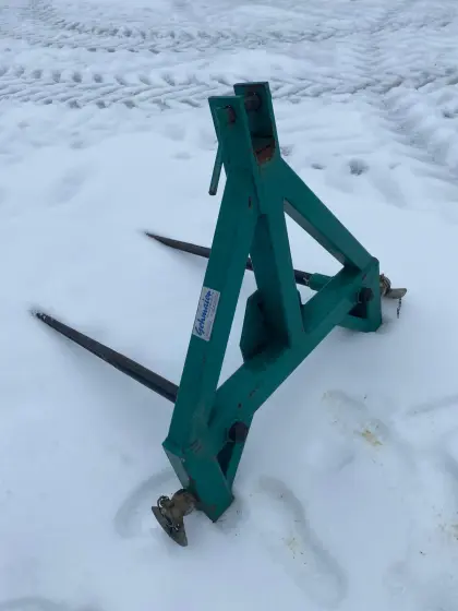 Tražim šiljak za okrugle bale