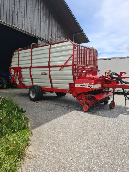 Ladewagen Pöttinger Trend 2