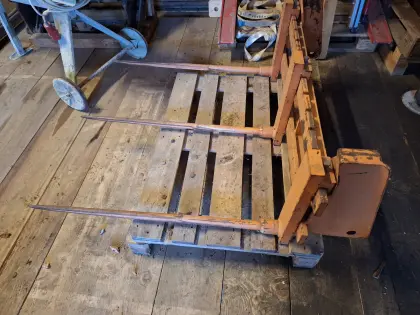 Hauer Palettengabel mit Ballenspieß