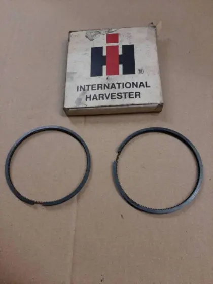 2 Ölabstreifringe IHC Motor