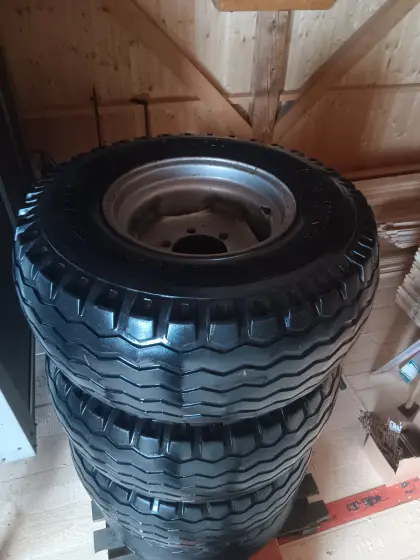 Kompletträder Kipper Reifen Anhänger