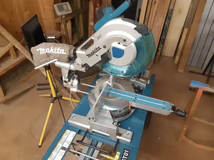 Kapp- und Gehrungssäge Makita LS1216X