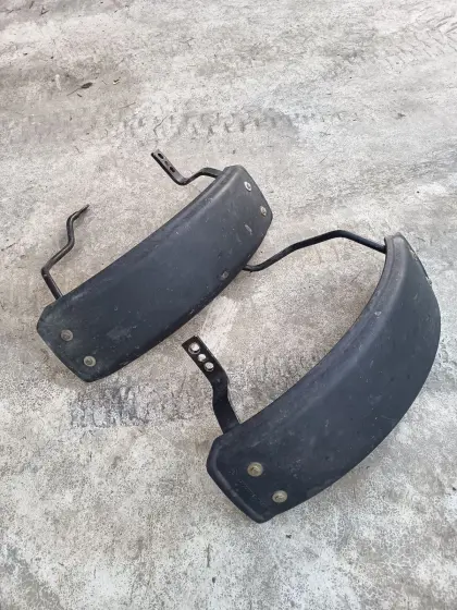 Steyr 900er Serie Vorderradkotflügel komplett