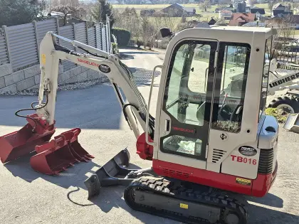Takeuchi TB016 + Löffelpaket