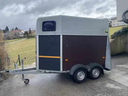 Pferdeanhänger Humbauer
