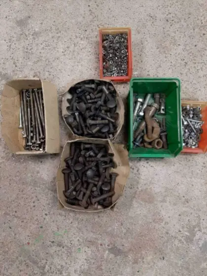 Schrauben und Muttern