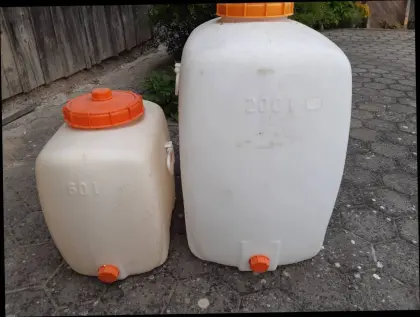 Most- oder Weinfässer