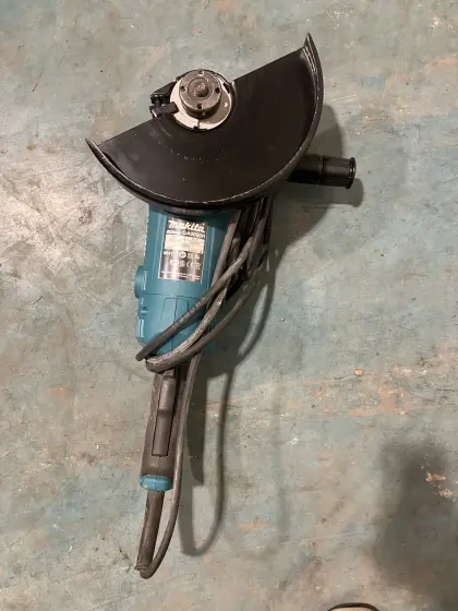 Makita Winkelschleifer GA9050R