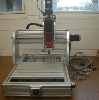 CNC-Fräsmaschine mit Steuerung, PC, Monitor, Fräsmotor, Zubehör