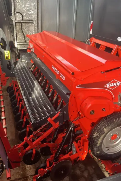 Kuhn HR 304 mit Premia 300