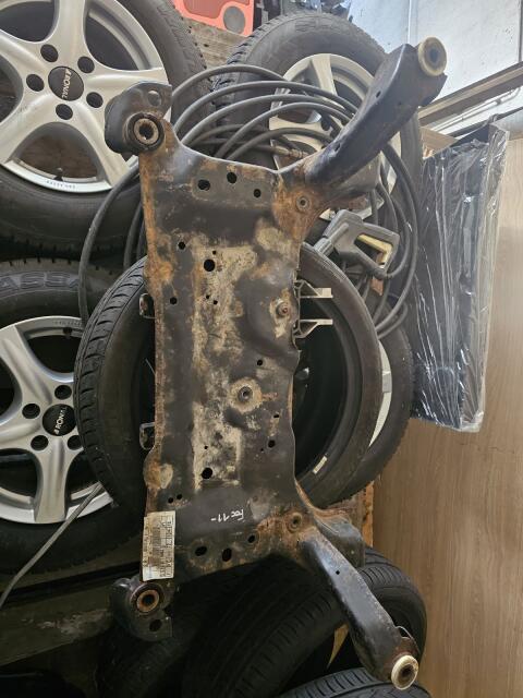 Ford Focus Mk3 Vorderachsträger