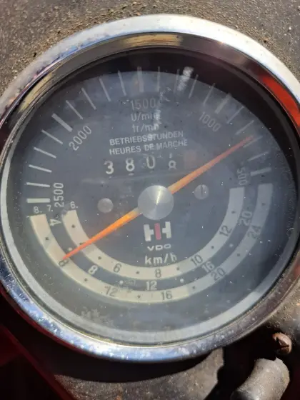 Traktor McCormick 353