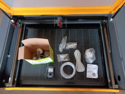 Lasergravier- und Schneidmaschine 600x900 mm Bearbeitungsfläche