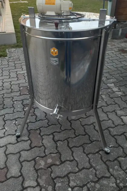 Honigschleuder CMF für 8 Flachzargenrahmen