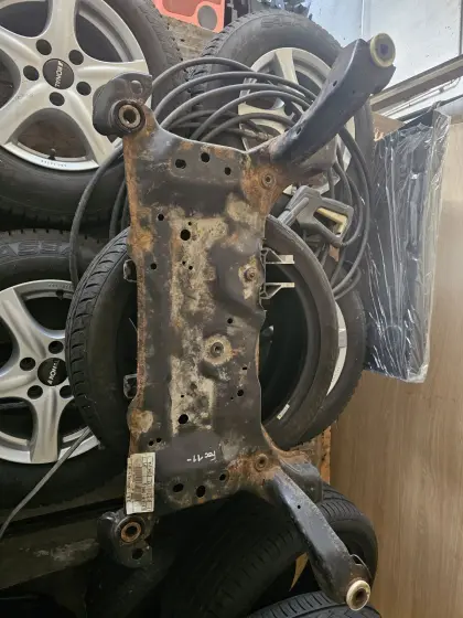 Ford Focus Mk3 Vorderachsträger