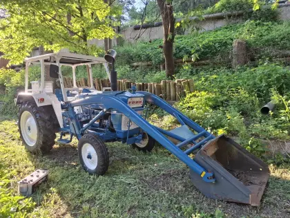 Ford 3000 Super Dexta mit Frontlader - 25 km/h