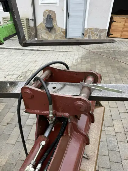 Hydr. Schnellwechsler + Böschungslöffel TB 145