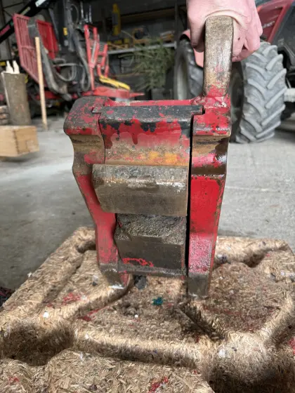 Hydr. Schnellwechsler + Böschungslöffel TB 145