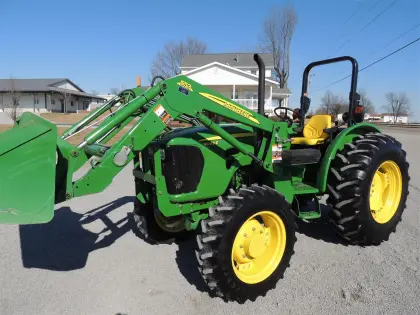 John Deere 5083E