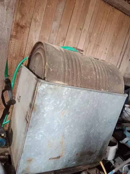 Dieseltank mit Auffangwanne