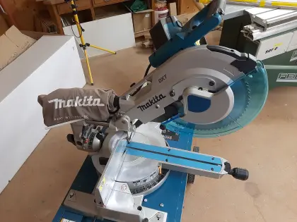 Makita LS1216X - Kappsäge und Gehrungssäge