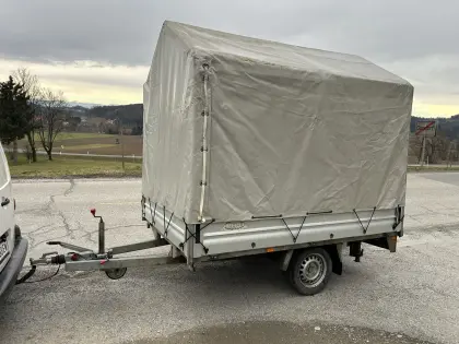 Anhänger mit Hochdach