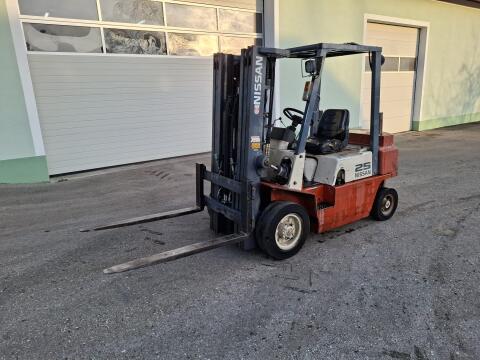 Stapler 2,5t Nissan Diesel