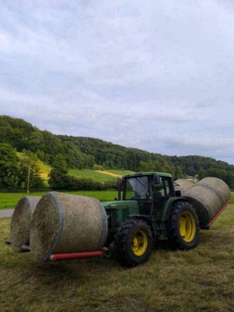Heuballen vom 1. Schnitt BIO