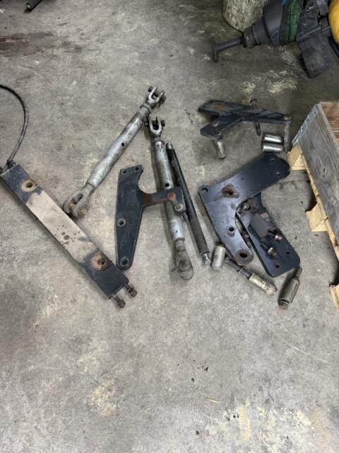 Abstützung Fronthydraulik Fendt 700 SCR/S4