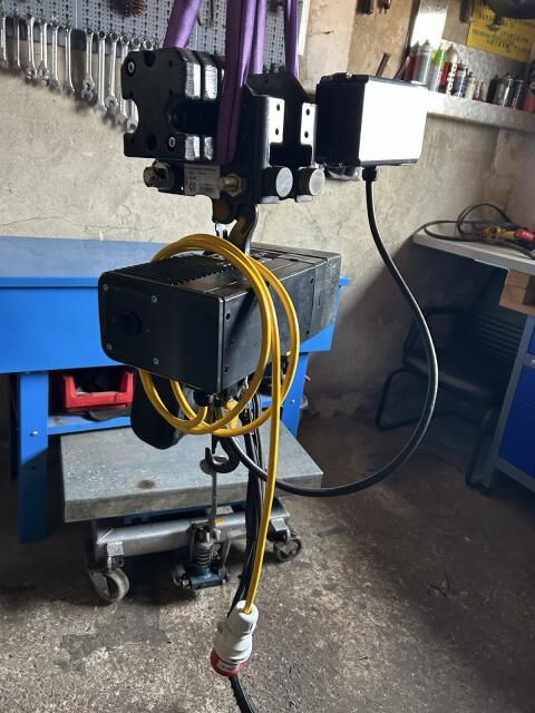 Kettenzug mit el. Fahrwerk 500kg Hallenkran