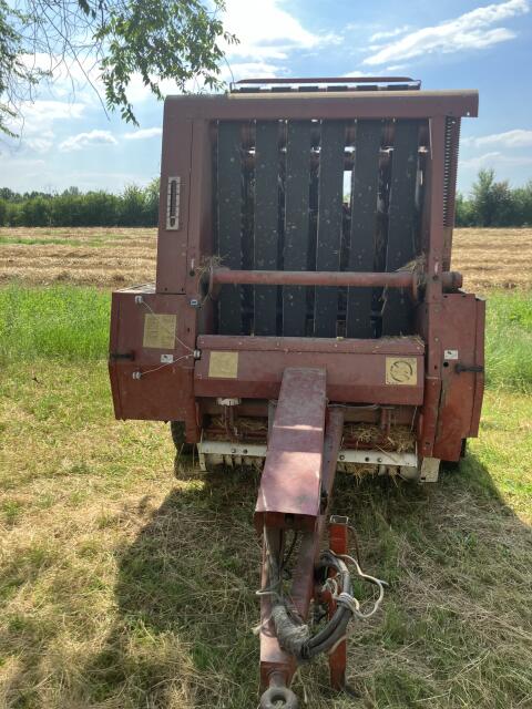 Hesston Rounder 5540