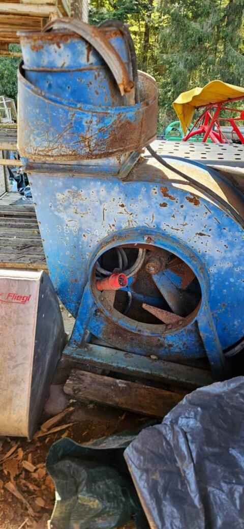 Heugebläse, Schneefräse, Motormäher und Milchtank