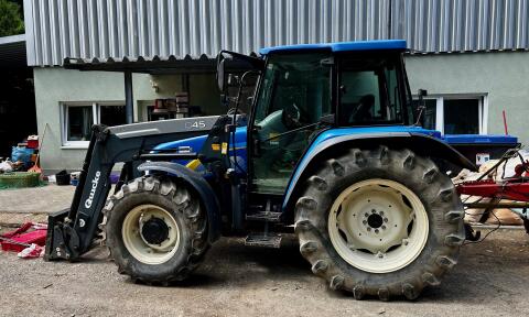 New Holland TL90A mit Frontlader Quicke Q45, Allrad TL90A