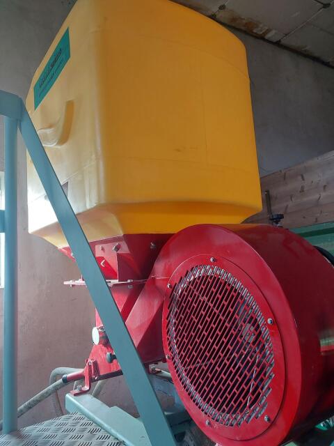 Technik Plus Streuer Pneumatisch Hydraulisch