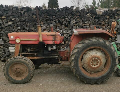 MF 135 Traktor