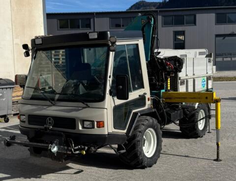 Lindner Unitrac 95 mit Kran, Front- und Heckkraftheber