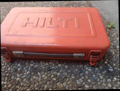 HILTI Bolzensetzgerät mit Zubehör