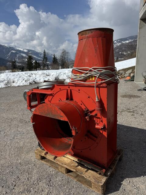 Heugebläse mit Teleskopverteiler