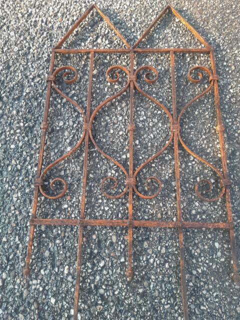 2 Stk. alte Fenstergitter