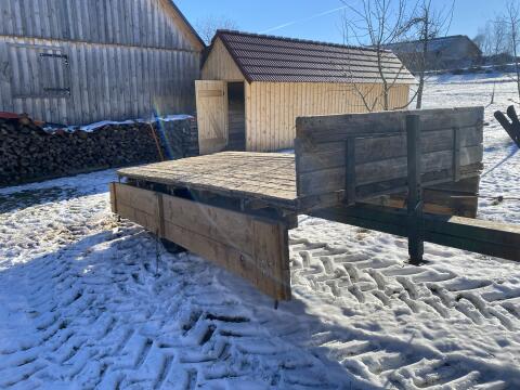 Anhänger mit Eichenrahmen