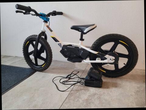 Kinder E-Laufrad Husqvarna E16