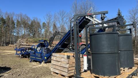 Lohnspalten, mobile Brennholzerzeugung mit Tajfun RCA 500 Pro