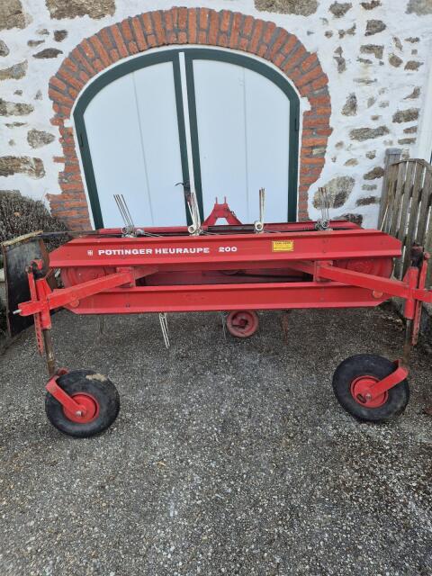 Heuraupe Pöttinger KR 200
