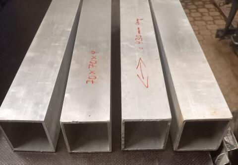 Alu-Vierkantrohr-Reste 70x70x4