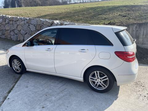 Mercedes B200