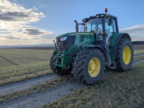 John Deere 6195M