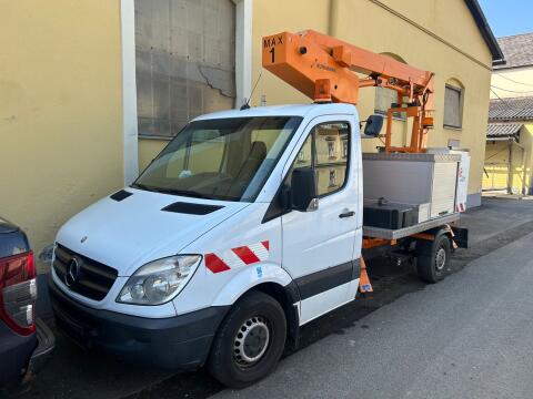 Mercedes Benz Sprinter mit Hebebühne